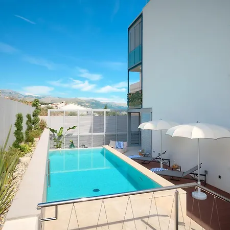 아파트 Deluxe Apartment With Private Heated Pool On Znjan Beach - Urban Nook 스플리트