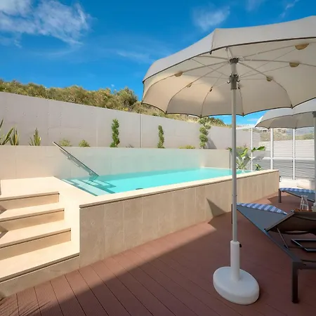 아파트 Deluxe Apartment With Private Heated Pool On Znjan Beach - Urban Nook *