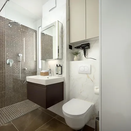 Deluxe Apartment With Private Heated Pool On Znjan Beach - Urban Nook *