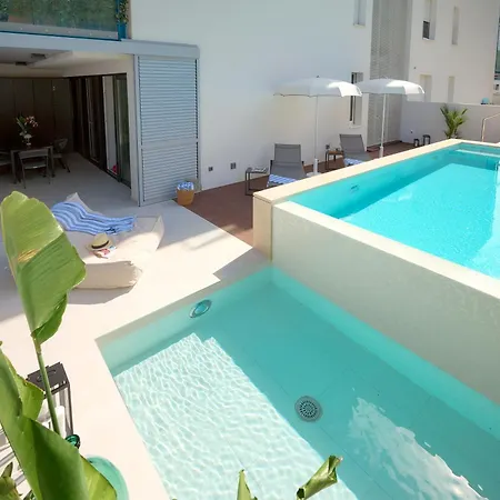 Deluxe Apartment With Private Heated Pool On Znjan Beach - Urban Nook *