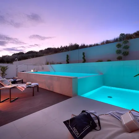 아파트 Deluxe Apartment With Private Heated Pool On Znjan Beach - Urban Nook