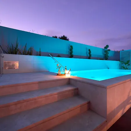 Deluxe With Private Heated Pool On Znjan - Urban Nook Сплит