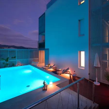 Deluxe Apartment With Private Heated Pool On Znjan Beach - Urban Nook * Split