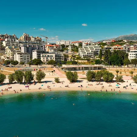 Deluxe With Private Heated Pool On Znjan - Urban Nook スプリト