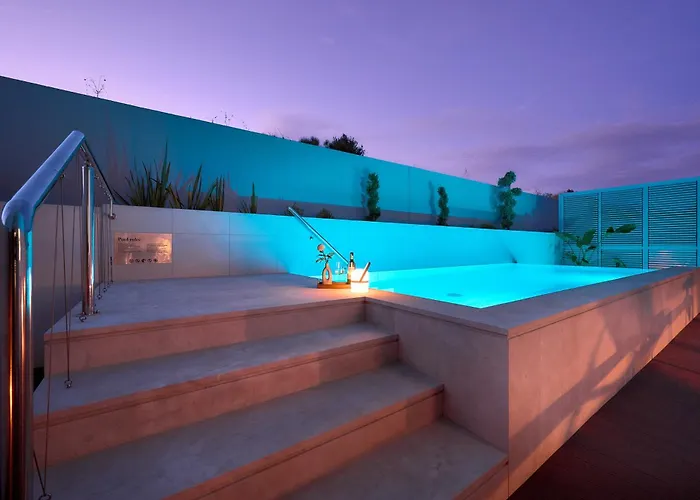 Deluxe With Private Heated Pool On Znjan - Urban Nook スプリト