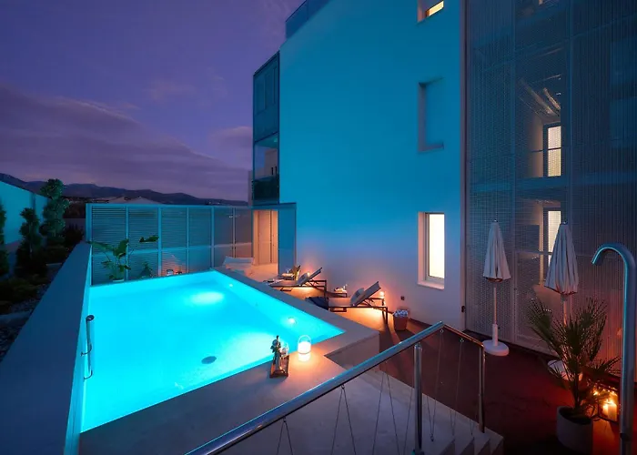 Deluxe With Private Heated Pool On Znjan - Urban Nook * スプリト